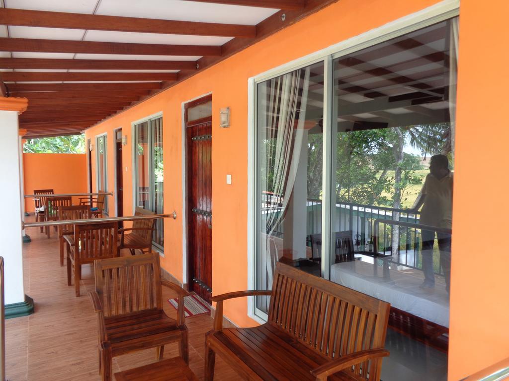 Man Guest Polonnaruwa Hotel ภายนอก รูปภาพ