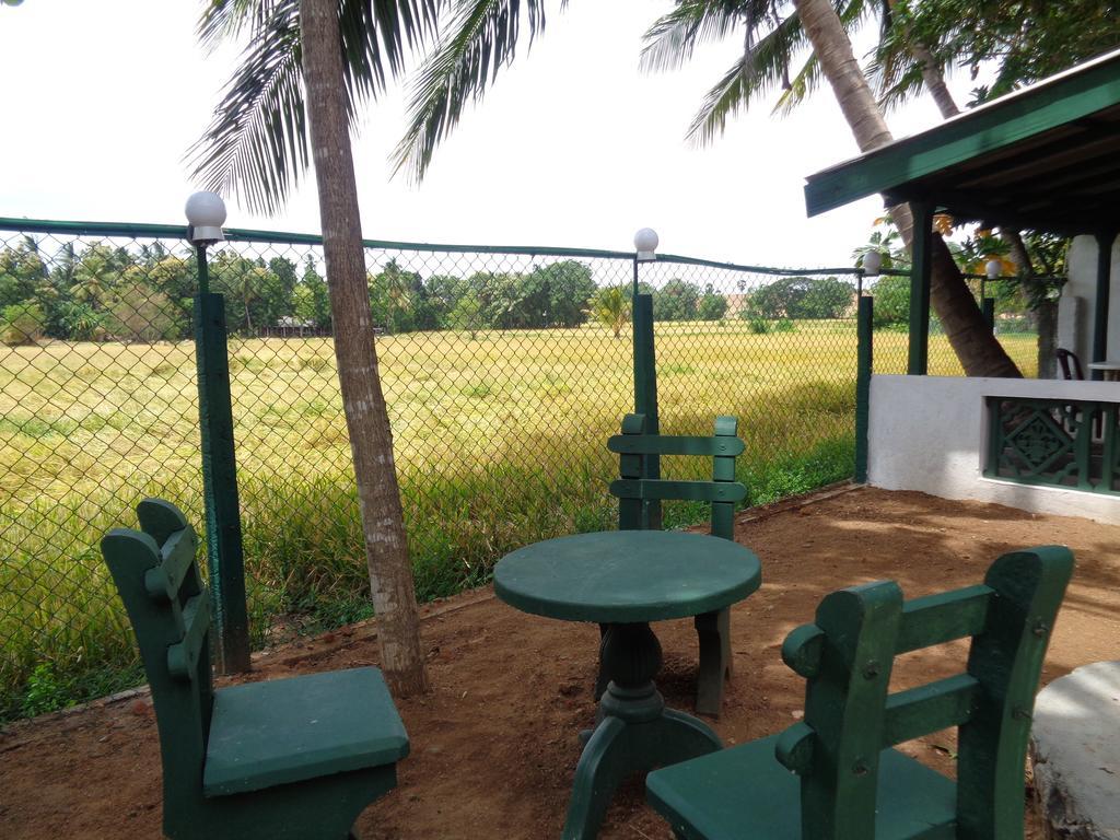 Man Guest Polonnaruwa Hotel ภายนอก รูปภาพ